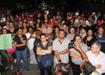 Servidores rejeitam propostas da Prefeitura e aprovam manifestação para quarta, dia 3 de abril, às 19 horas, em frente à Prefeitura