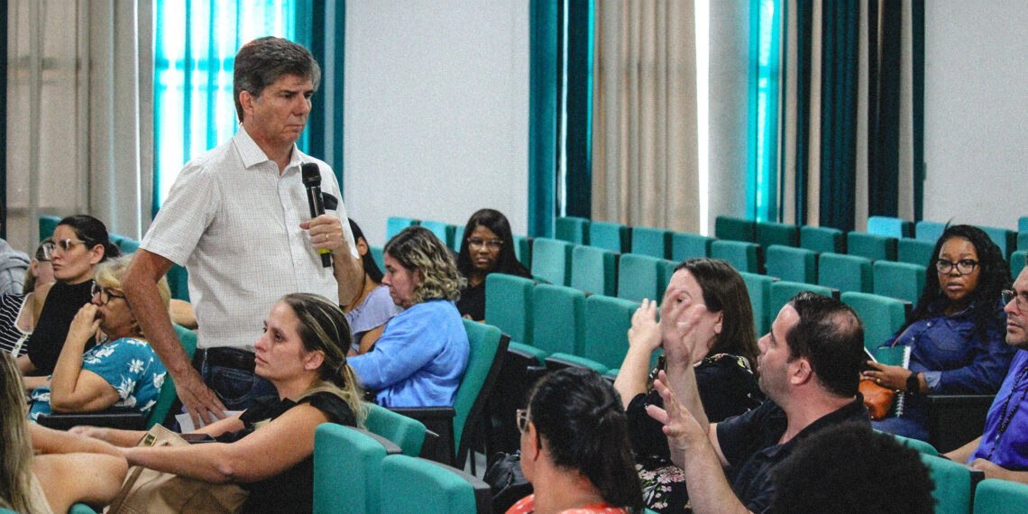 Reunião entre os Professores Representantes e o secretário Cláudio Piteri trata das necessidades mais urgentes do Magistério