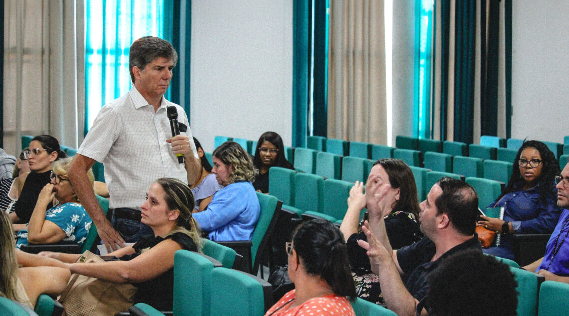 Reunião entre os Professores Representantes e o secretário Cláudio Piteri trata das necessidades mais urgentes do Magistério