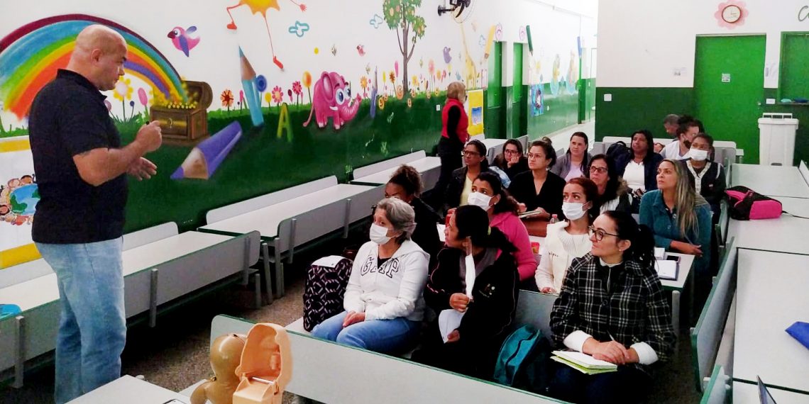 Creche Ézio Melli | Servidores aprendem sobre Atendimento Pré-Hospitalar na prática!