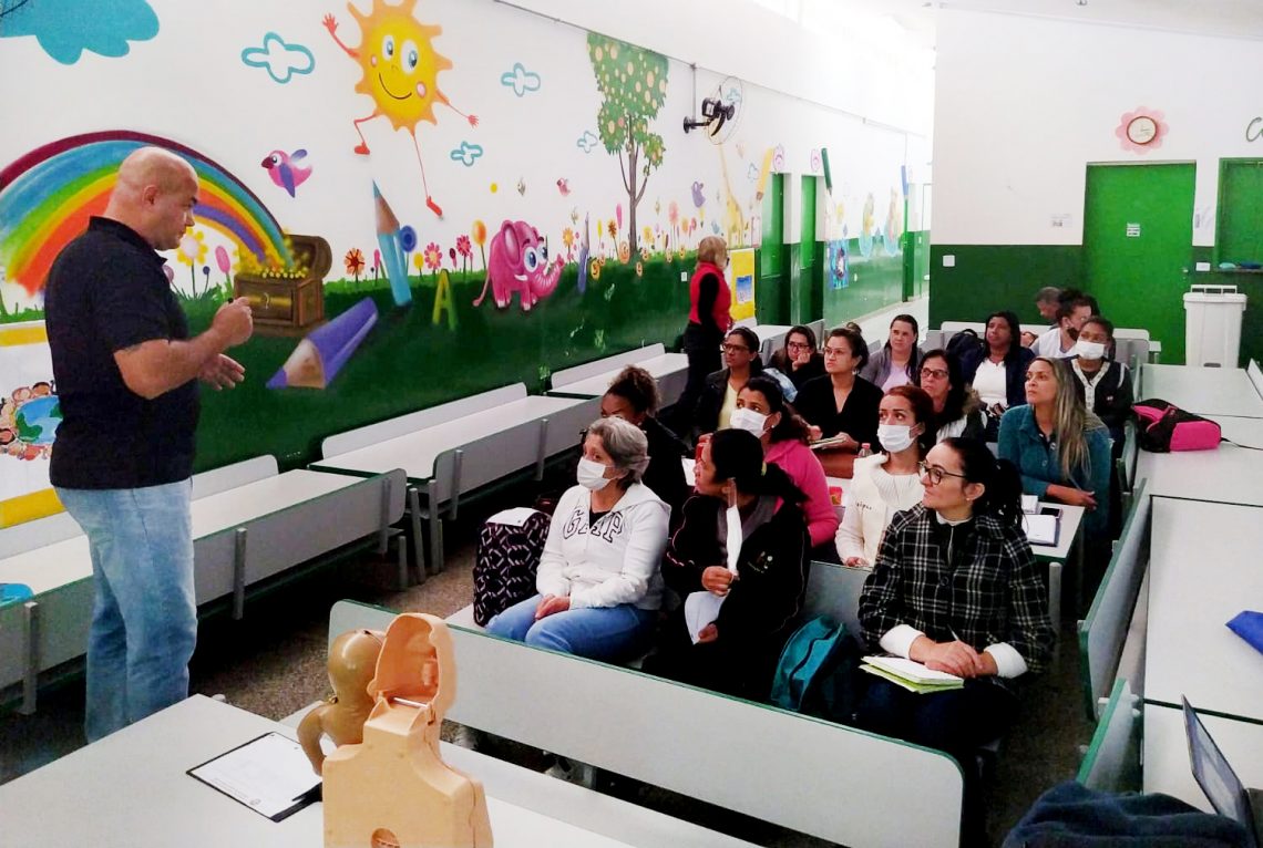 Creche Ézio Melli | Servidores aprendem sobre Atendimento Pré-Hospitalar na prática!