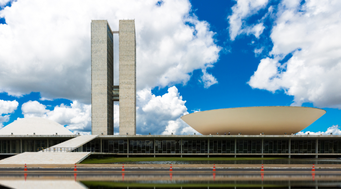 A travessia da reconstrução de uma grande nação | Artigo de Lincoln de Abreu Penna