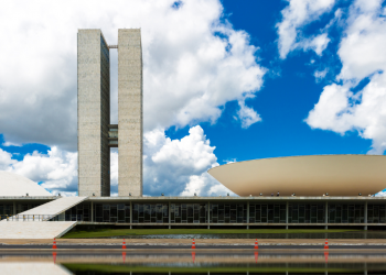 A travessia da reconstrução de uma grande nação | Artigo de Lincoln de Abreu Penna