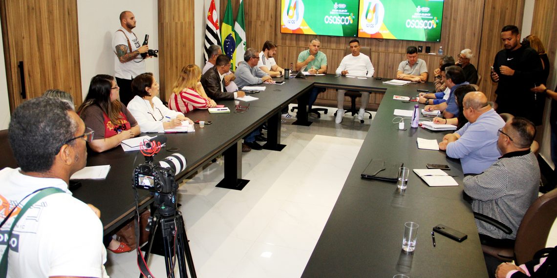 CAMPANHA SALARIAL I Prefeitura apresenta contraproposta de 10% nos salários; vale-alimentação sobe para R$ 800