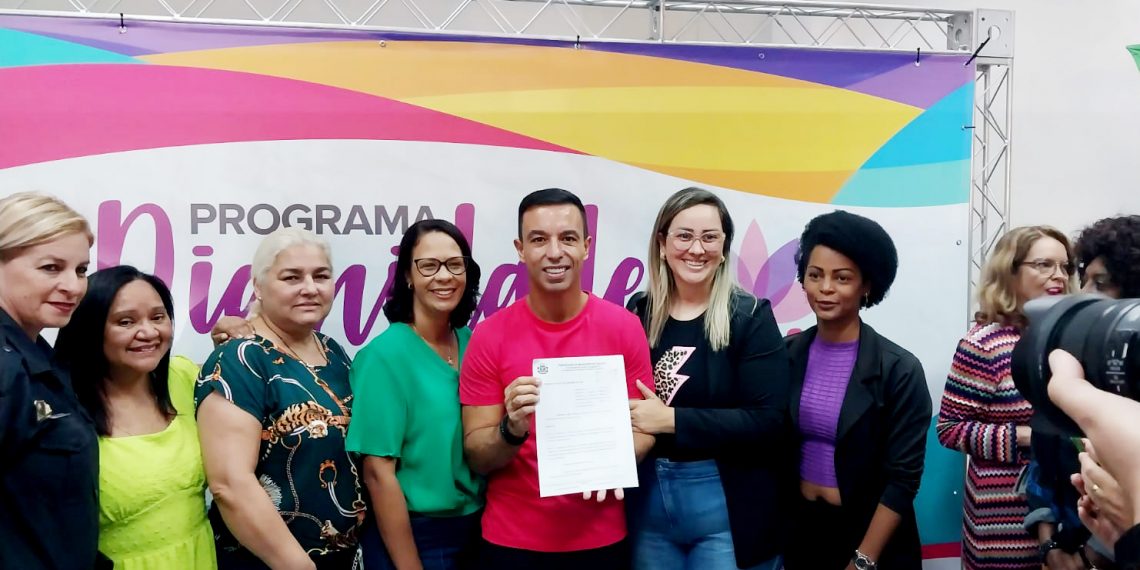 Sheila Thimóteo, diretora da secretaria da Mulher do Sintrasp, participa de lançamento do Programa Dignidade Menstrual