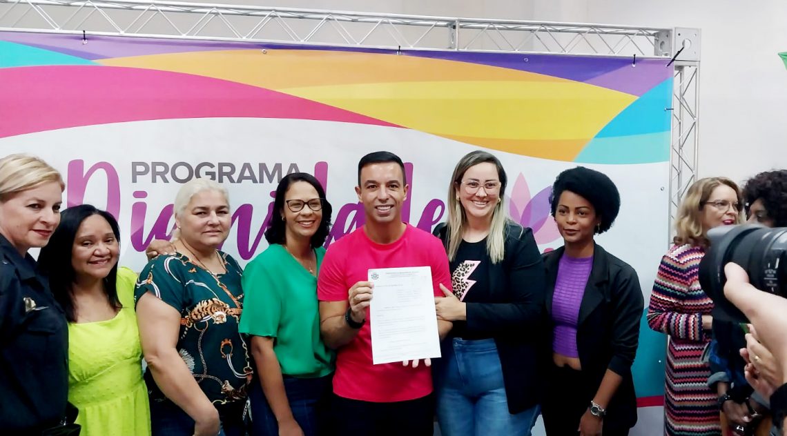 Sheila Thimóteo, diretora da secretaria da Mulher do Sintrasp, participa de lançamento do Programa Dignidade Menstrual
