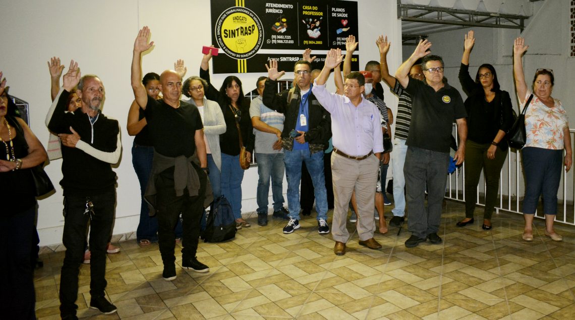 Servidores de Osasco aprovam reajuste salarial de 10% e aumento da cesta-alimentação