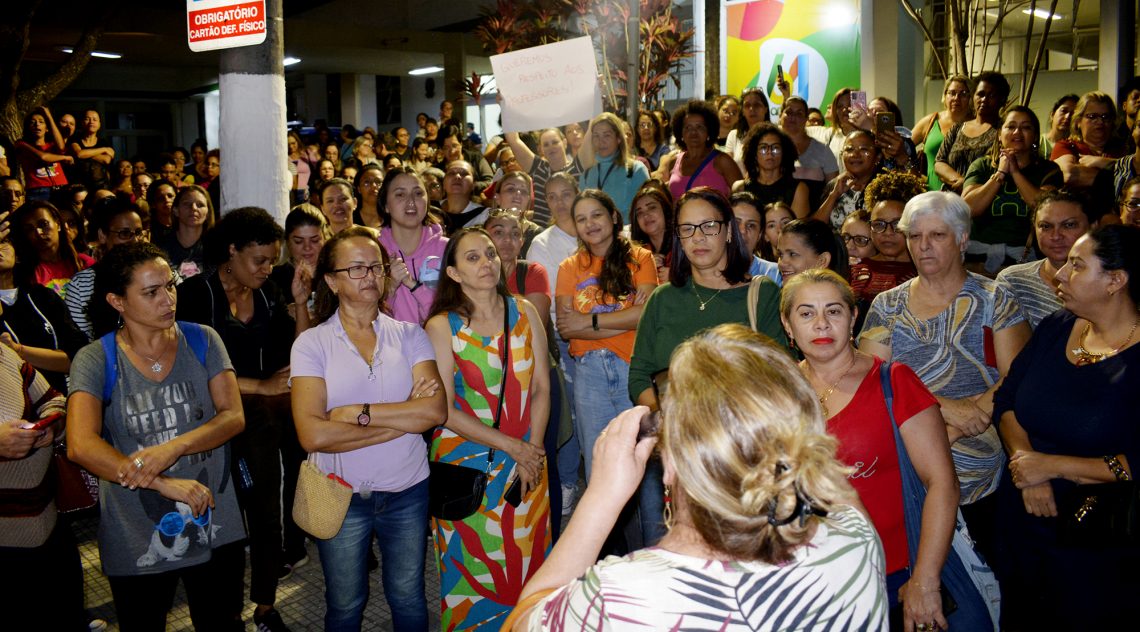 BASTA | Sindicato, APOS e Servidores realizam ato legítimo e secretários nos atendem