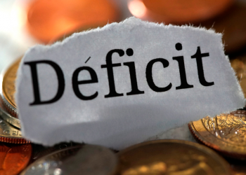 Até quando vão repetir a mentira do déficit da Previdência? | Artigo de Maria Lucia Fattorelli