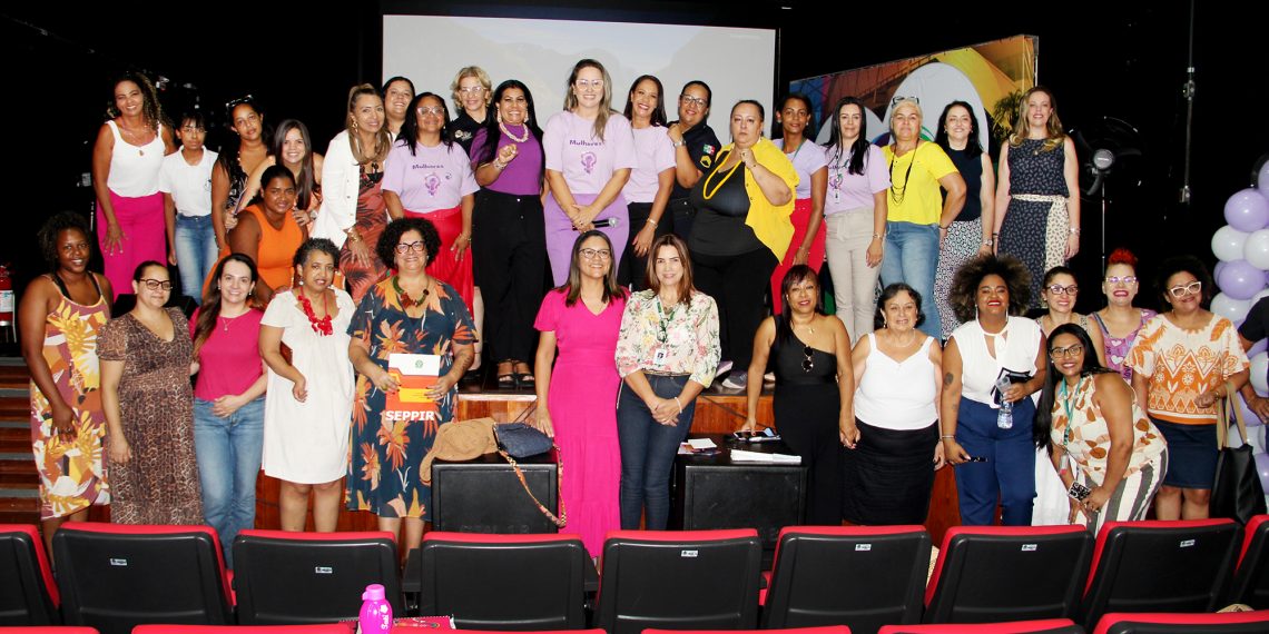 SUCESSO I Diretora Sheila Thimóteo participa do 1º Simpósio sobre o Direito das Mulheres