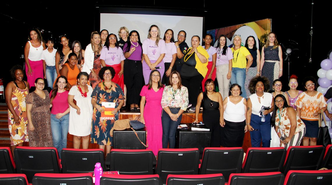 SUCESSO I Diretora Sheila Thimóteo participa do 1º Simpósio sobre o Direito das Mulheres