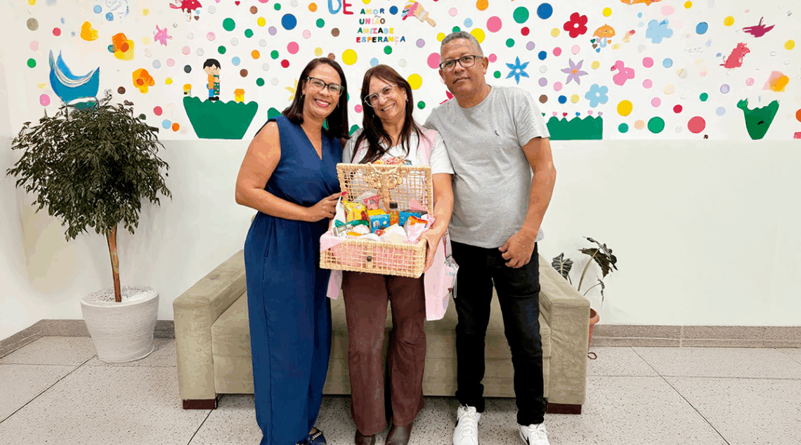 Ação de Dia das Mães | Diretores entregam prêmios das associadas ganhadoras da promoção