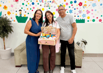 Ação de Dia das Mães | Diretores entregam prêmios das associadas ganhadoras da promoção