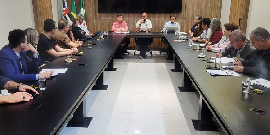 Sintrasp cobra e Prefeitura apresenta nova proposta de 5,54% de reajuste (linear) no salário e vale-alimentação. Votação vai decidir!