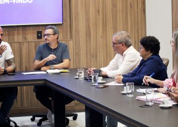 Prefeitura apresenta contraproposta de 5,5% de reajuste nos salários e no vale-alimentação. Categoria vai decidir se aceita ou não!